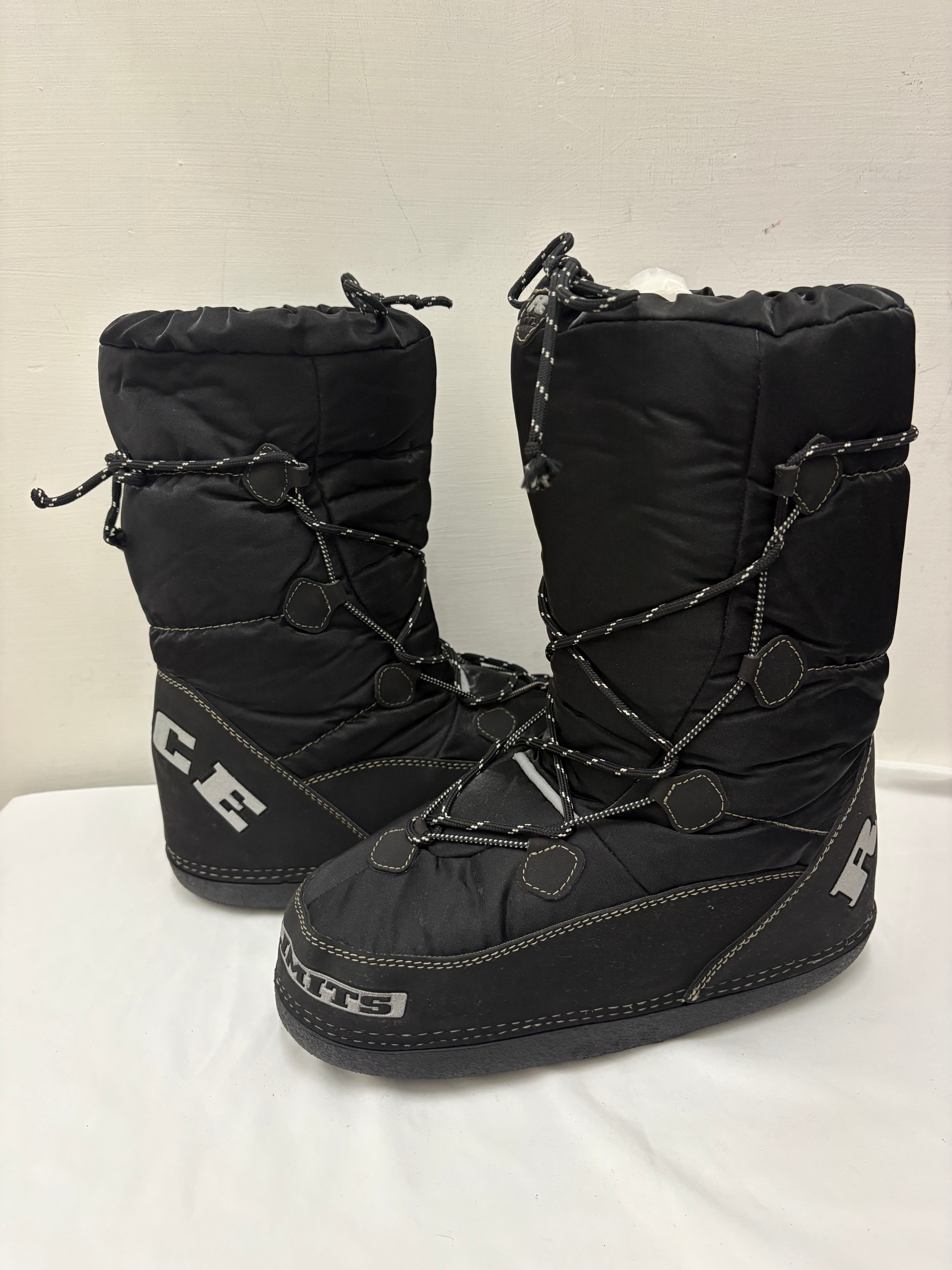 Simil Moon boot- off limits