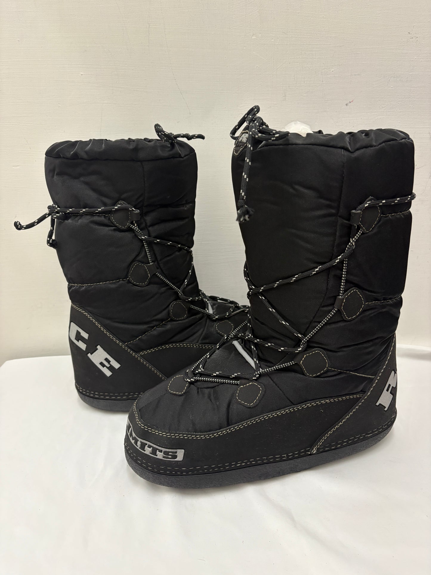 Simil Moon boot- off limits