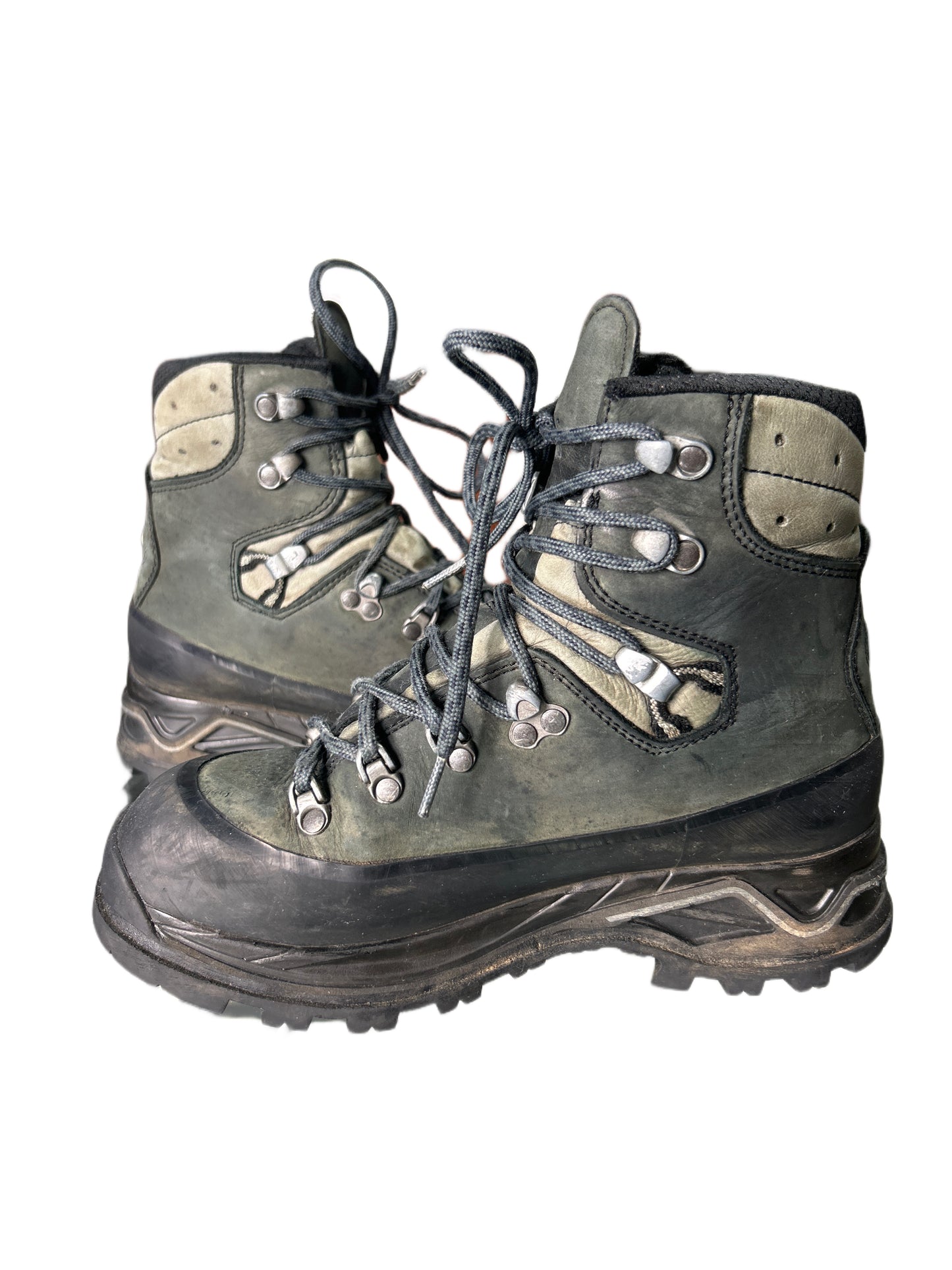 LOWA 38 TREKKING SHOES