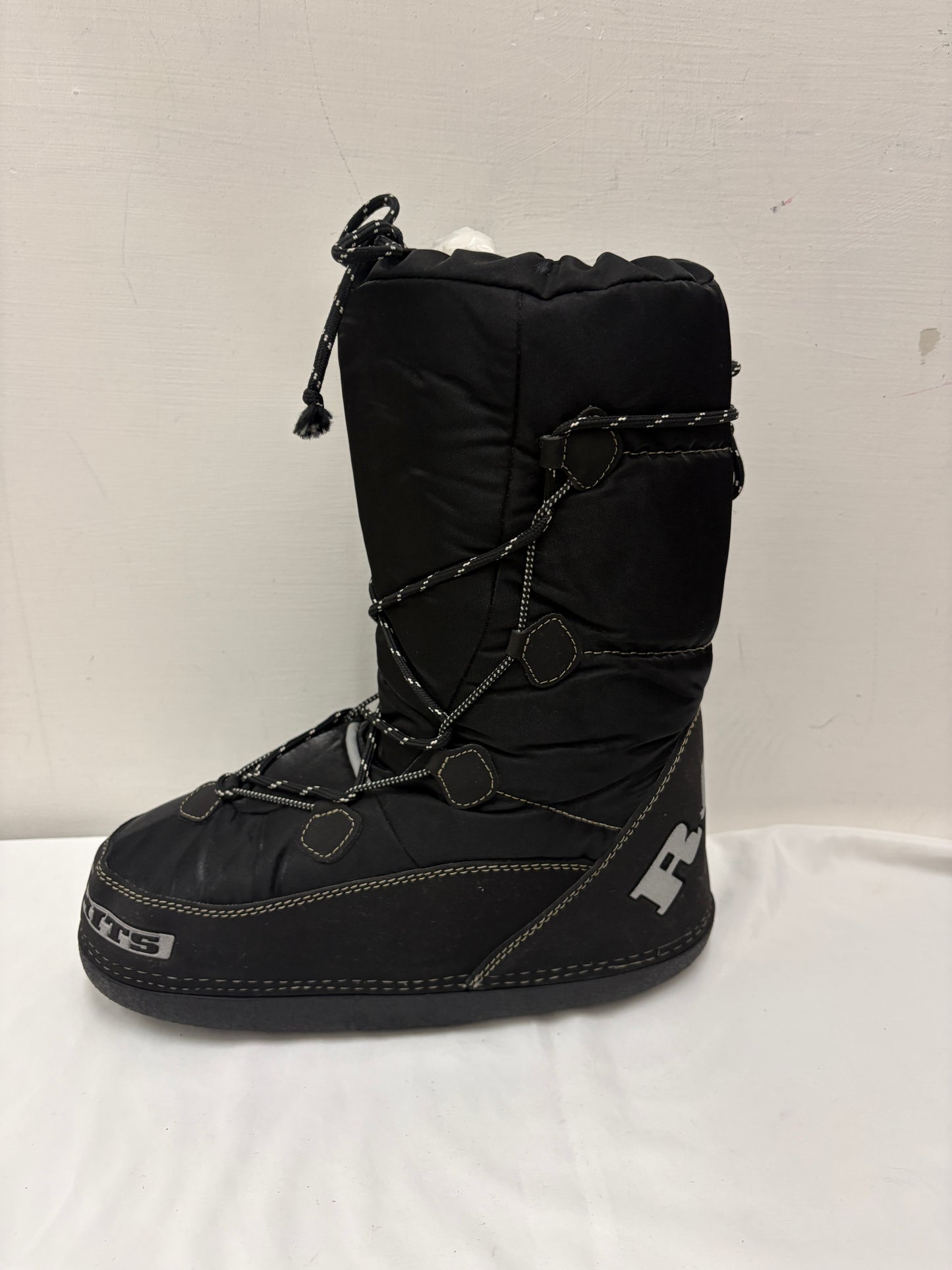 Simil Moon boot- off limits