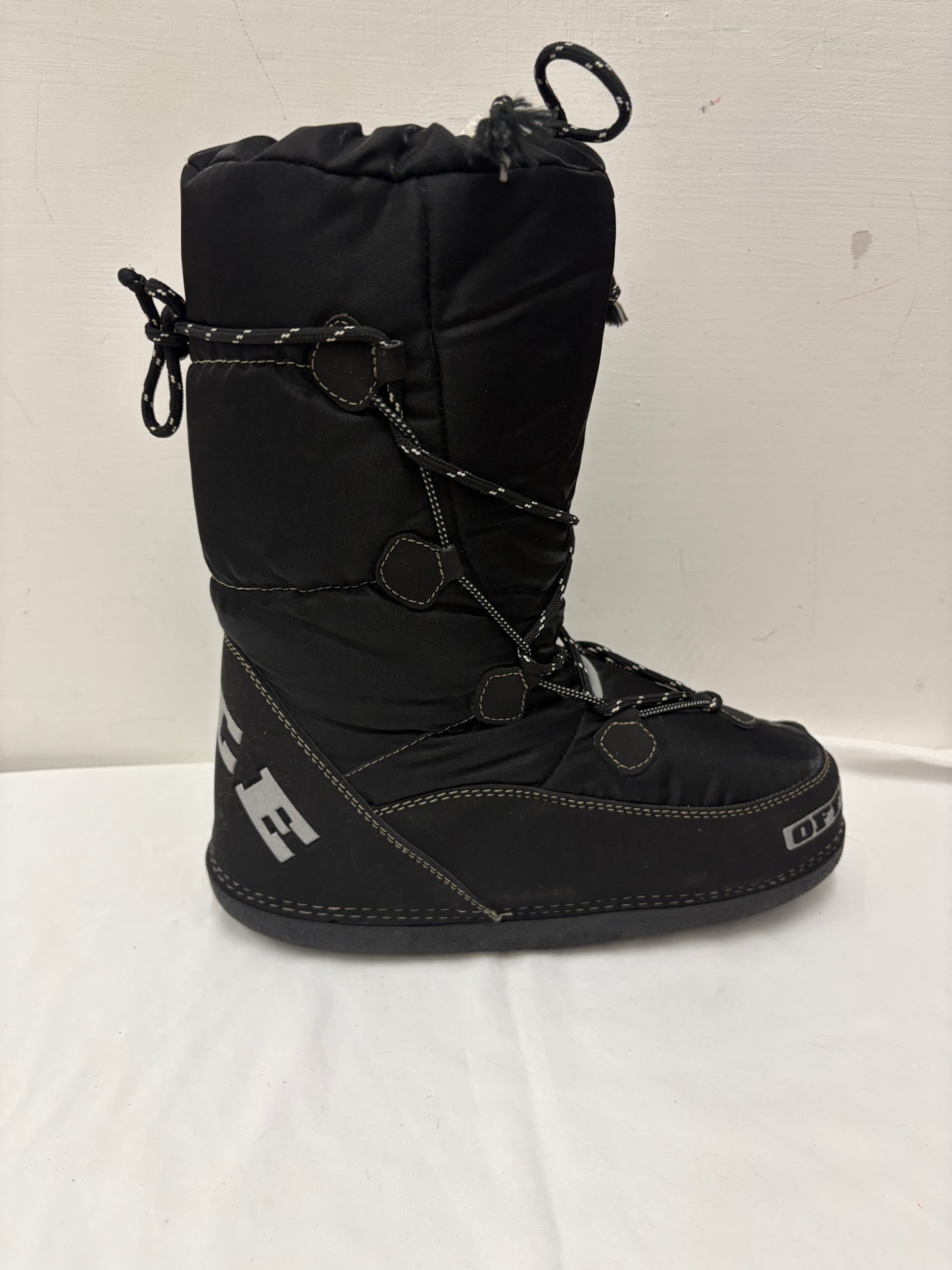 Simil Moon boot- off limits