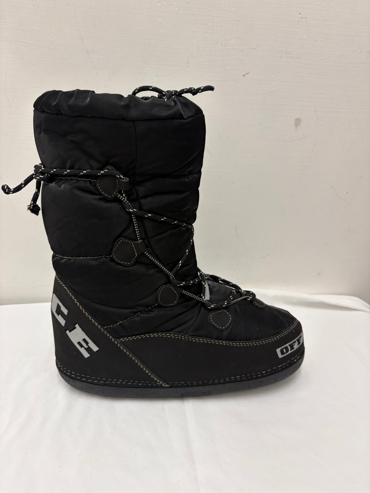 Simil Moon boot- off limits